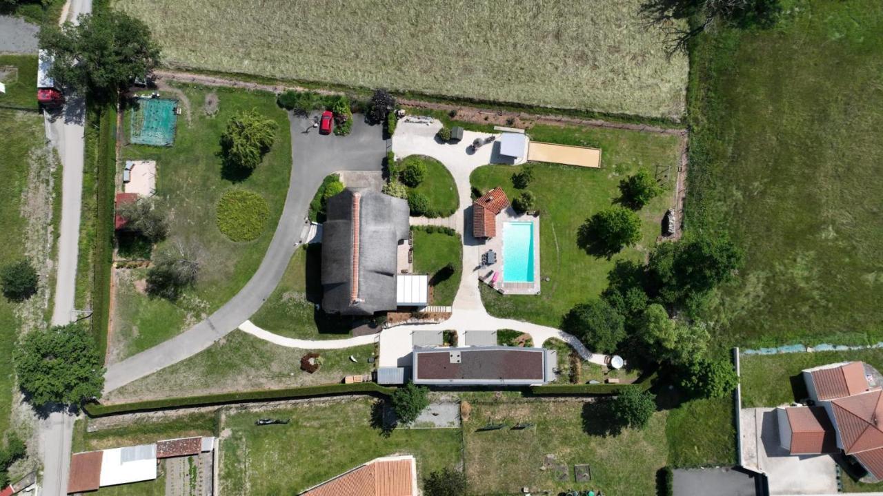 La Cle Des Chaumes Acomodação com café da manhã Boisset-lès-Montrond Exterior foto